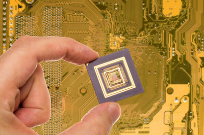 船上的老式积分电路 PCB电路板的岁月与秘密